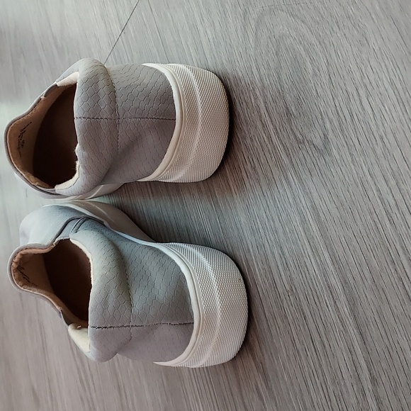 Soda slip on shoes grey with some stretch on top 8.5 - Picture 5 of 11